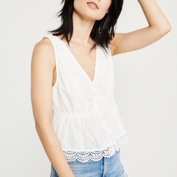 Abercrombie + Fitch white crochet lace cropped tank size medium - Picture 1 of 8